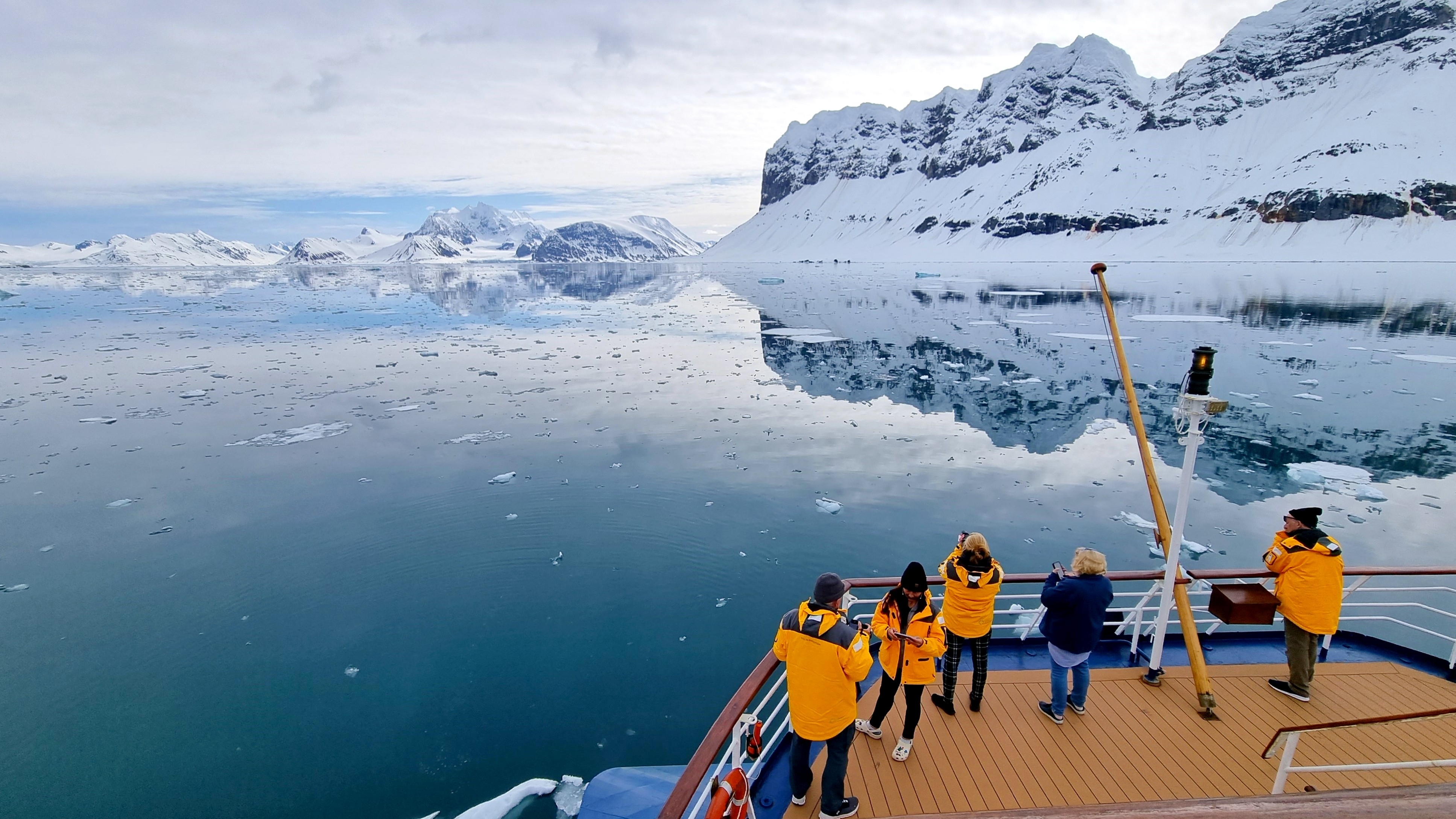 Cruise passengers in artic