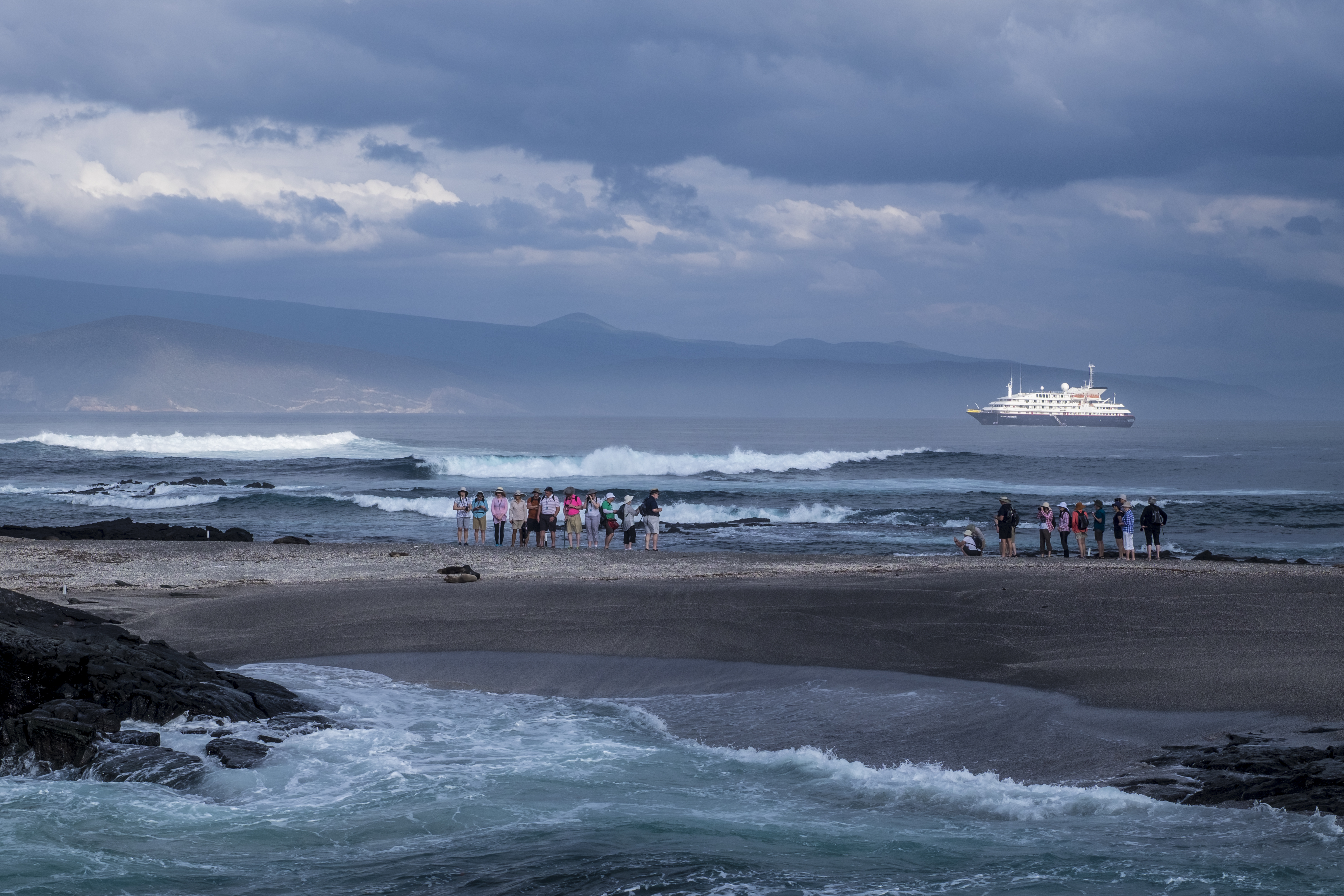 expedition ship